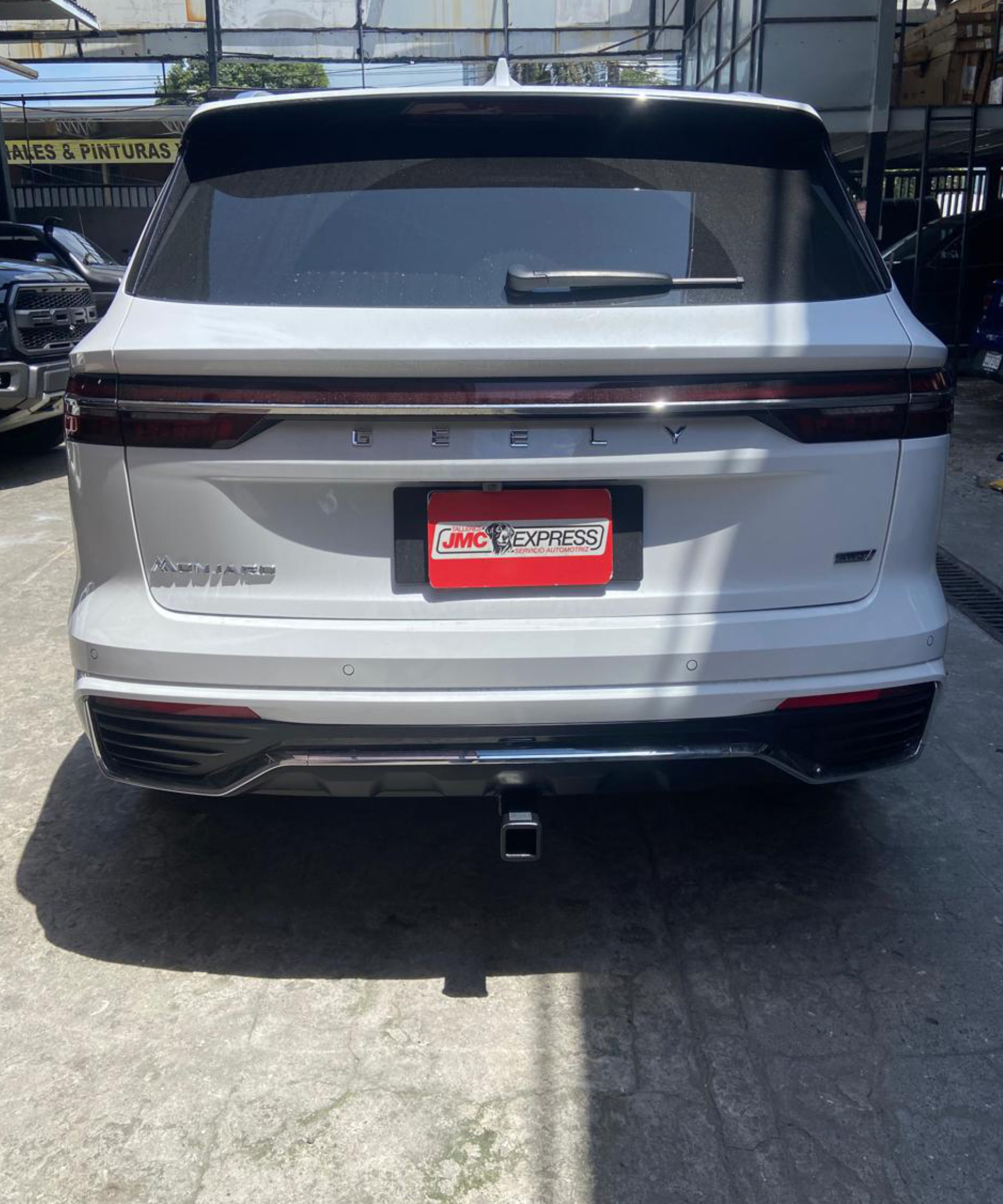 Hitch instalado en geely monjaro