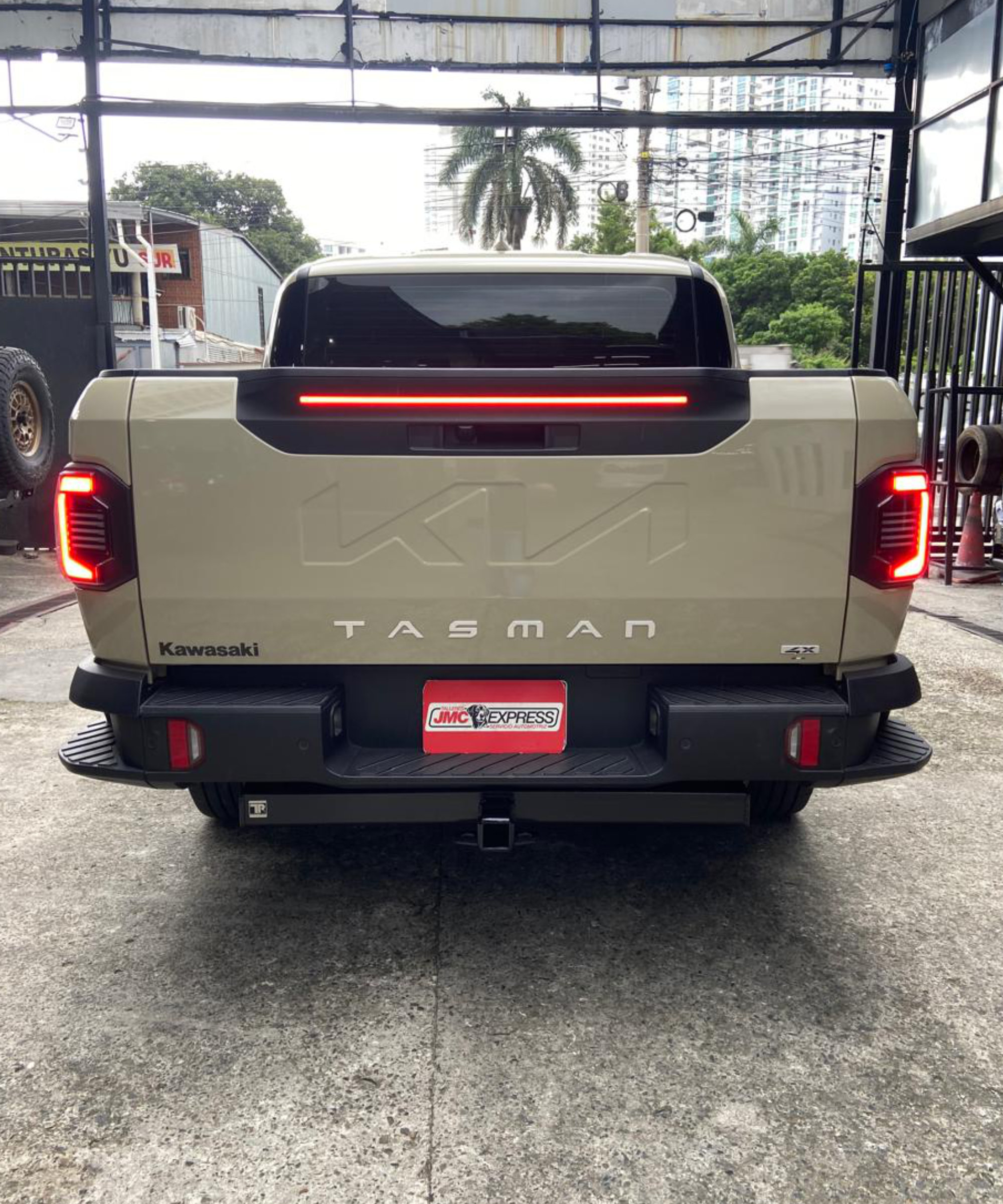 Hitch instalado en Kia Tasman